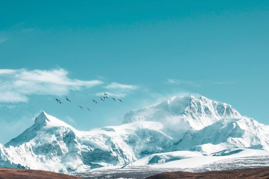 coolcation-china High-elevation mountain retreats and snowy peaks in China, highlighting summer travel trends and temperate destinations.
